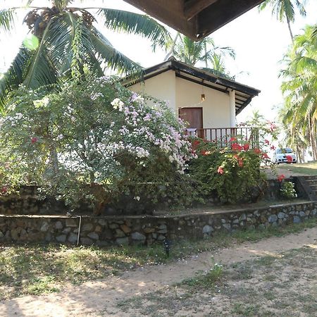 Darwins Beach Resort Tangalle Exterior foto